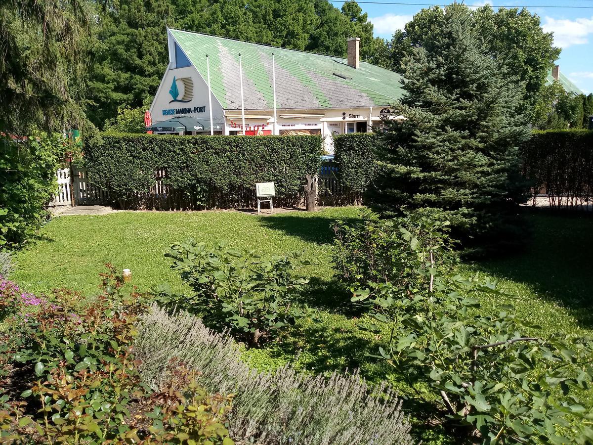 Hotel Sorompo Vendeghaz Balatonkenese Exteriér fotografie